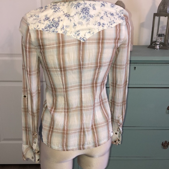 Guess - Picture 4 of 12